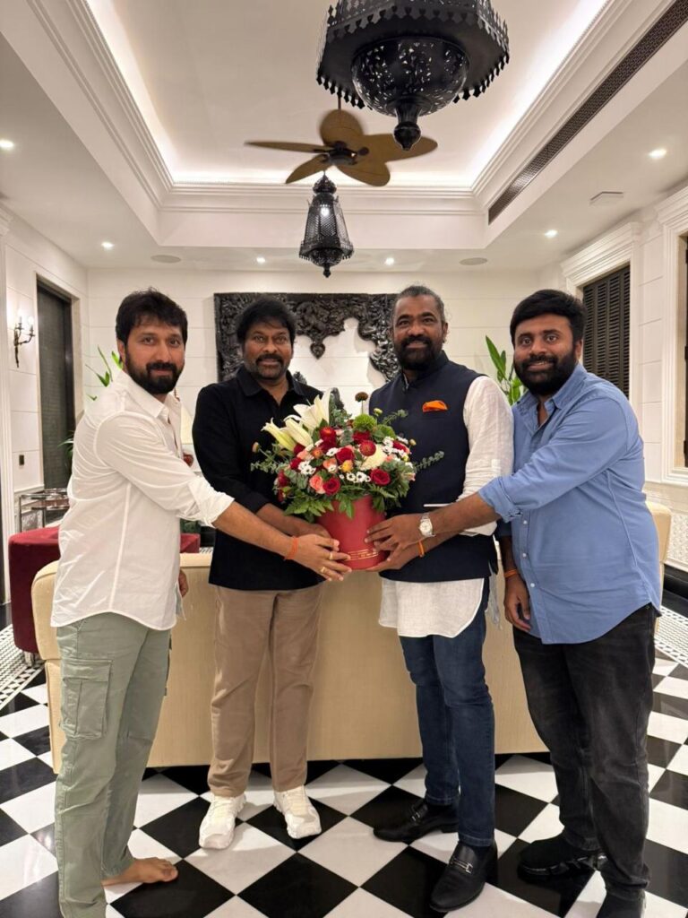 மெகாஸ்டார் சிரஞ்சீவி, பிளாக்பஸ்டர் இயக்குநர் பாபி கொல்லி, முன்னணி தயாரிப்பு நிறுவனம் KVN Productions  இணையும் – #ChiruBobby2 படம் மெகா கான்செப்ட் போஸ்டர் மூலம் அறிவிக்கப்பட்டது!!
