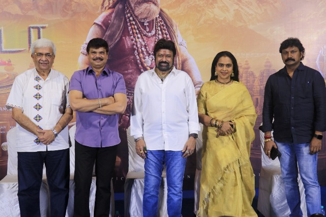 காட் ஆஃப் மாஸஸ் நந்தமூரி பாலகிருஷ்ணா “அகண்டா 2: தாண்டவம்” தமிழ் பத்திரிக்கையாளர் சந்திப்பு !!