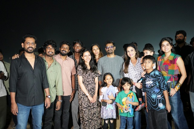 திரைப்பட விளம்பரத்தில் புதிய அத்தியாயம் தொடங்கிய ‘வித் லவ்’ டிரோன் நிகழ்ச்சி!!