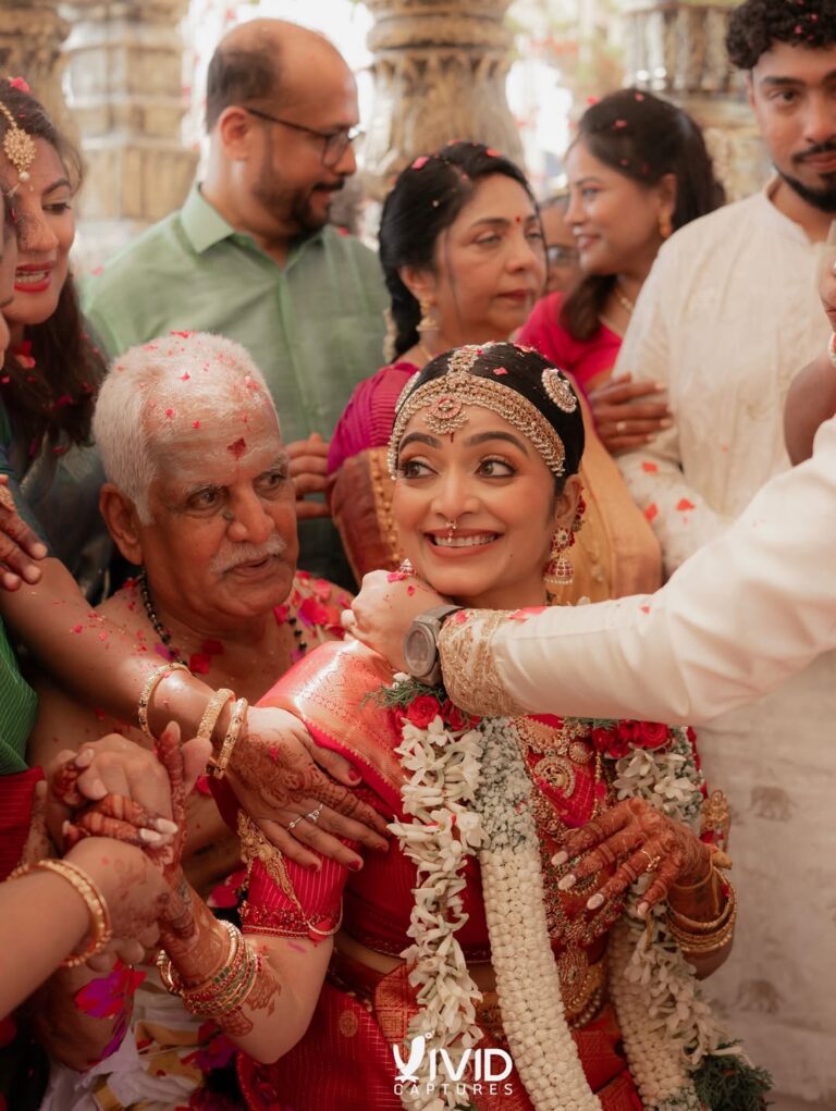 விமானி சாய் ரோஷன் ஷாம் என்பவரை மணந்தார் நடிகை ஜனனி!